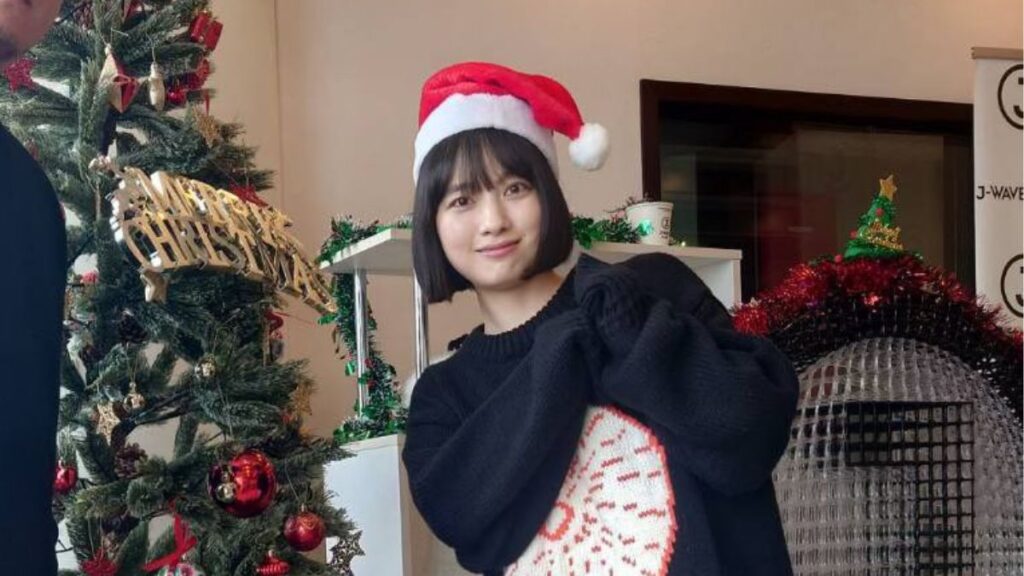 サンタの帽子をかぶったtomoo