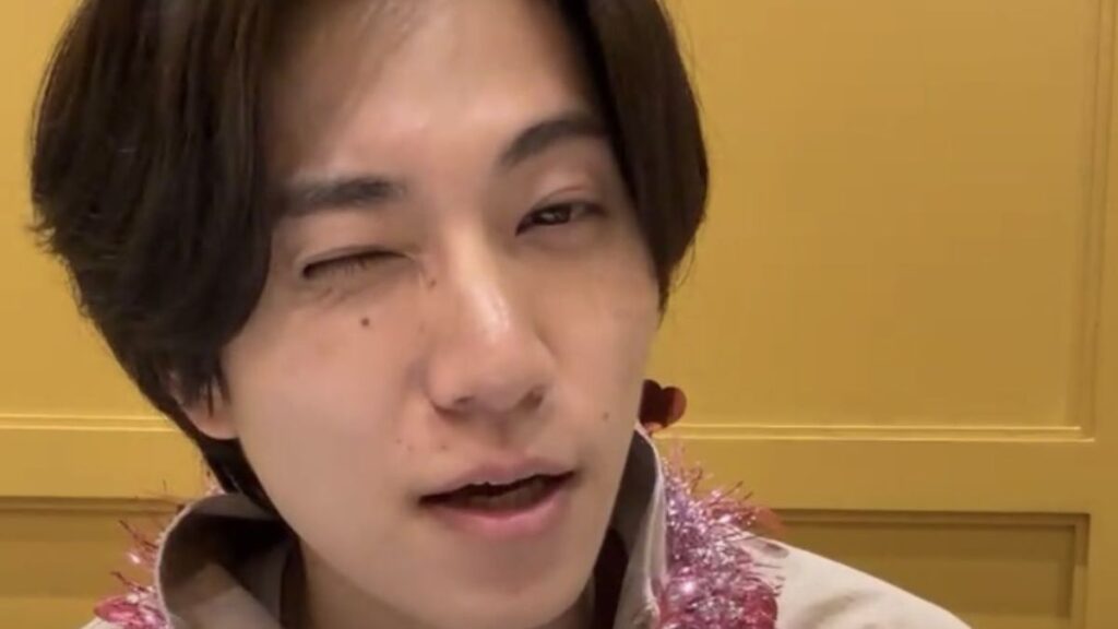 ウインクする橋本将生