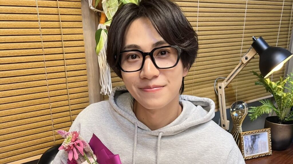 眼鏡をかけた橋本将生