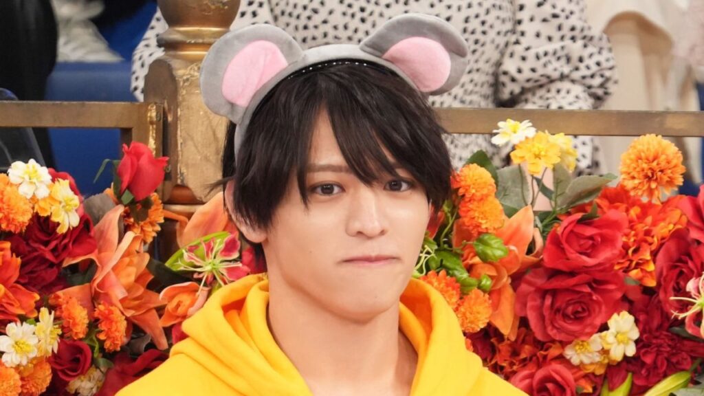 ねずみのカチューシャをつけてる猪俣周杜